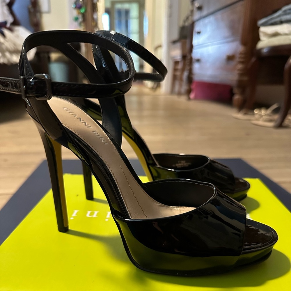 Camwren Patent Stiletto Ankle Strap Platform Sandals size 7.5